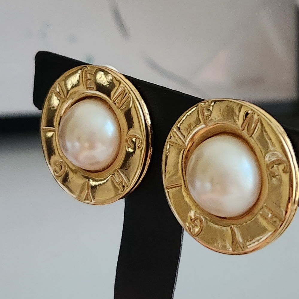 GIVENCHY Vintage Gold Plated Faux Pearl Halo Earrings - Picture 2 of 4